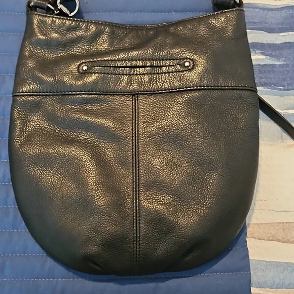 B. Makowsky Leather Shoulder Bag with Zipper Accents - Picture 2 of 7